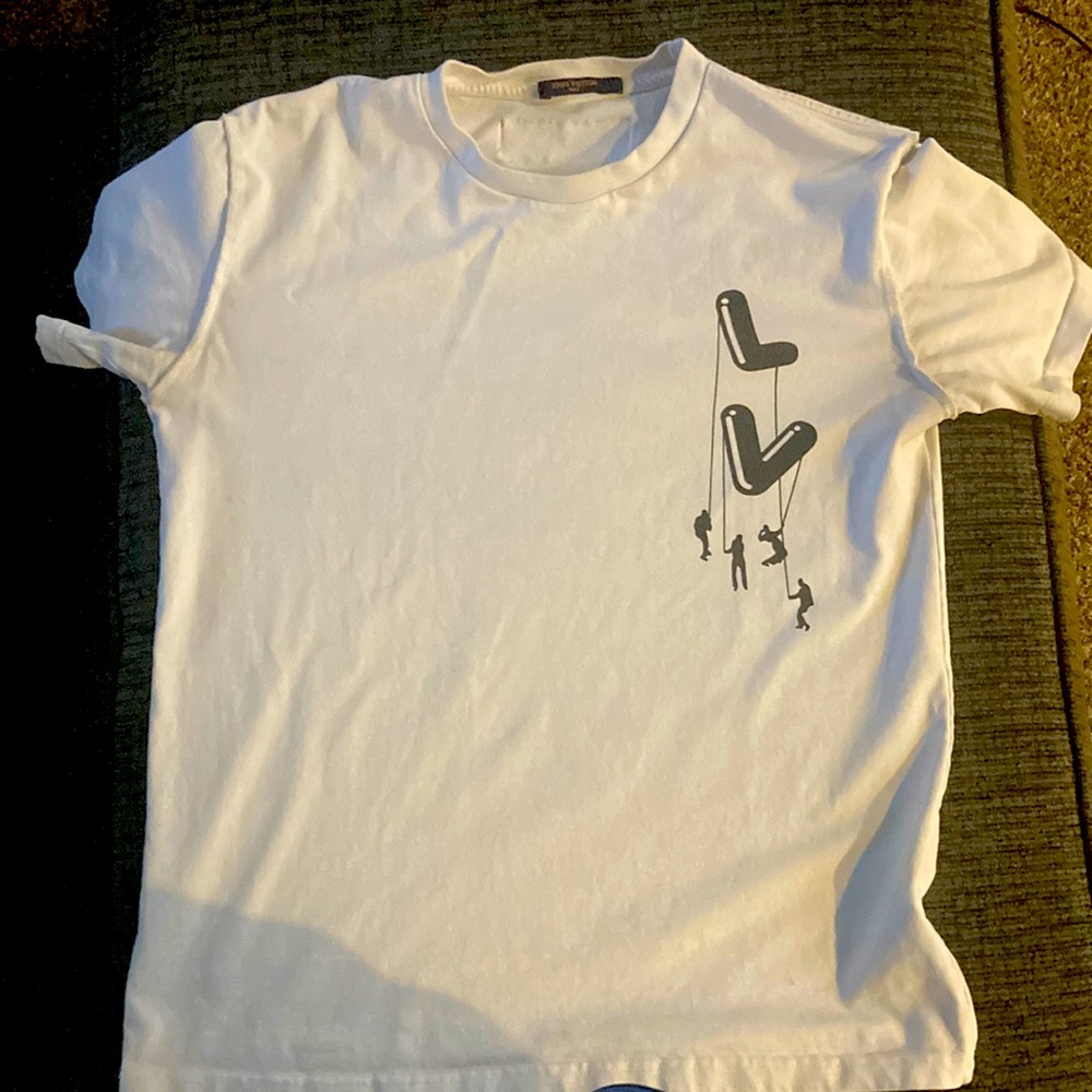 LV shirt,only put it on one time